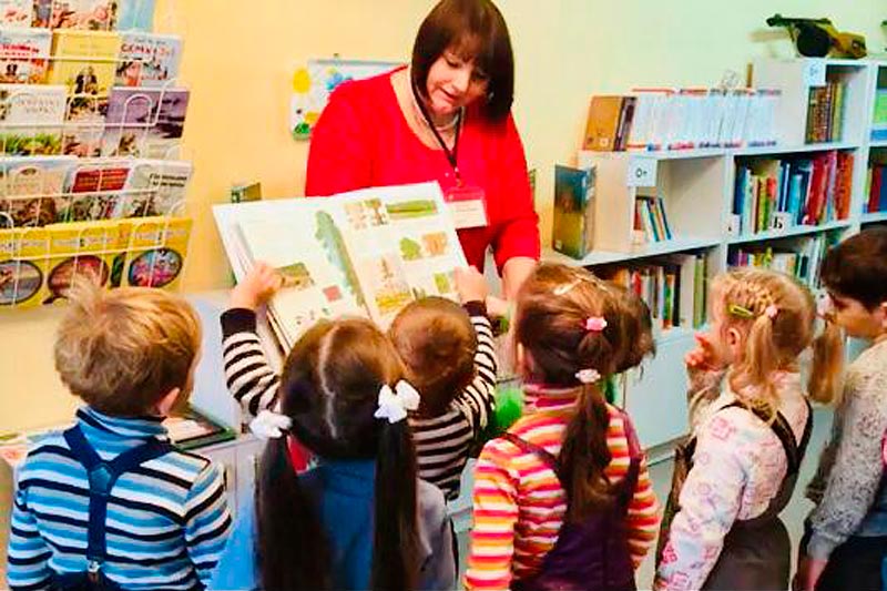 «100 лучших новых книг для детей и подростков» можно найти в библиотеке №223 района Ново-Переделкино